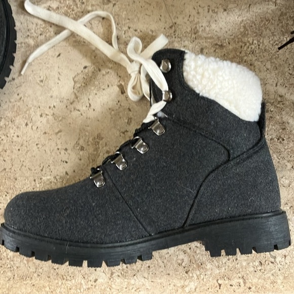 NWT Lugz Women's Grotto Fleece Slip Resistant Fashion Boots in Dark Grey - Picture 8 of 12